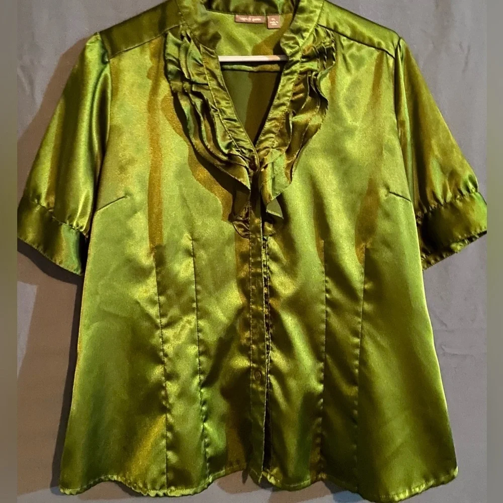 Vntg. Apt.9 Sz-LP Silky/Smooth Green Short Sleve Botton Blouse, Ruffles & Pleats - Picture 2 of 6